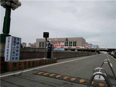 医院停车难和乱收费问题该如何解决？