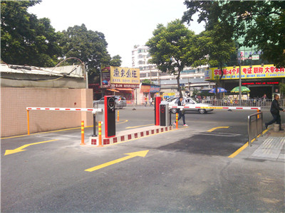 五一出行，停车场收费系统似乎仍然不能满足人