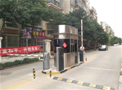 解决停车场收费问题，停车场还需规范化管理