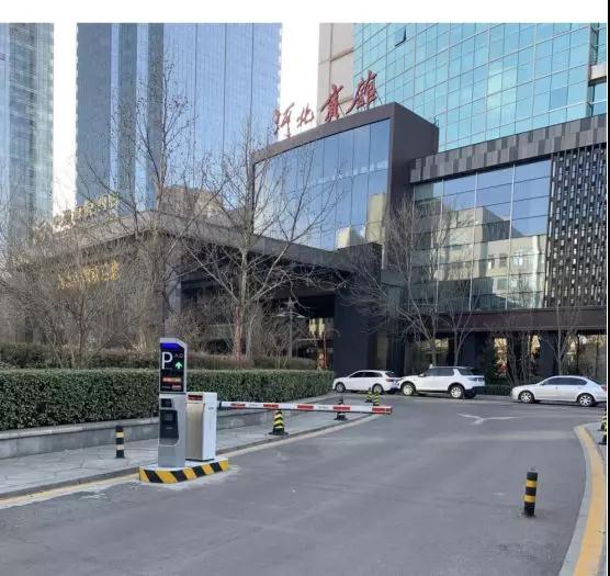 【工程案例】乐天堂fun88智控车牌识别系统设备驻扎河北宾馆