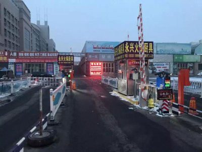 【工程案例】 乐天堂fun88产品17进21出停车场管理系统进驻新疆最大智慧停车场
