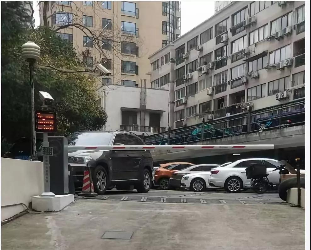 工程案例】上海沃尔玛选用乐天堂fun88智控简III车牌识别系统
